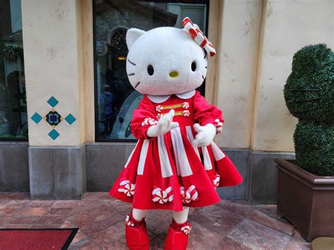 Hello Kitty Gets Festive At Universal Studios Hollywood Wdw News Today