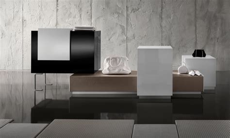 Banco cassa e di servizio banco cassa e di servizio per negozi realizzato con struttura in legno, completo di n° 1 piano interno e piedini base regolabili in altezza. Bancone cassa dal design fashion | IDFdesign