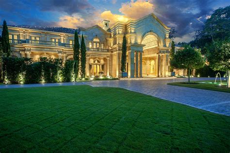 Passion For Luxury Close In Memorial Neoclassical