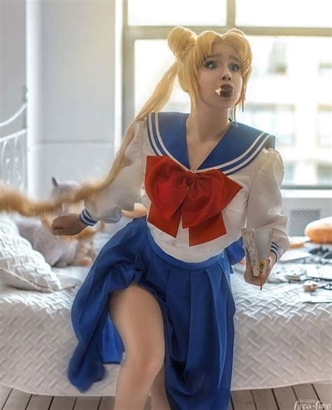 Sailor Moon Cosplay Prepara A Usagi Tsukino Para Ir A La Escuela Senpai