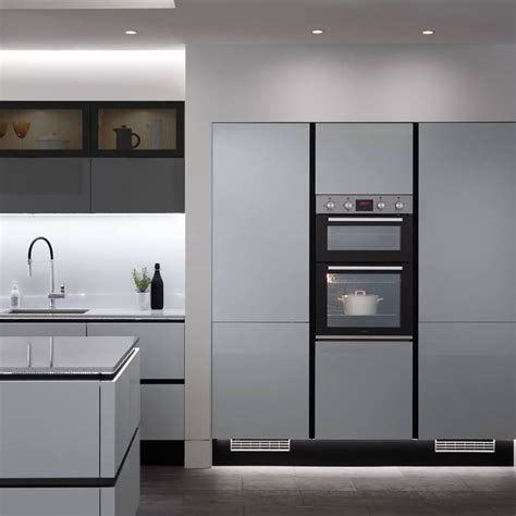 I had a howdens kitchen fitted last year with the lamona stove top and oven and a half sized dish washer. Howdens Handleless | Handleless kitchen, Grey kitchens ...