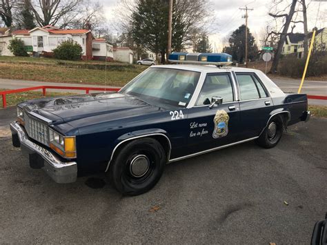 The most reliable car is the ford crown victoria p. 1987 Ford Crown Victoria Ex-Police w/ 64k Miles | Deadclutch
