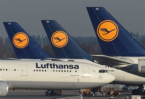 Passenger Strips Naked On Lufthansa Flight Bites Police Crew CrewRoom