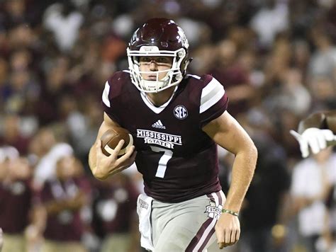 Mississippi State Qb Nick Fitzgerald Suffers Dislocated Ankle In Egg