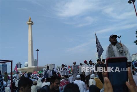 Massa Reuni 212 Pulang Melalui Stasiun Gondangdia Republika Online