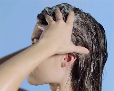 Oily Scalp Causes Treatement And Prevention Head And Shoulders Au