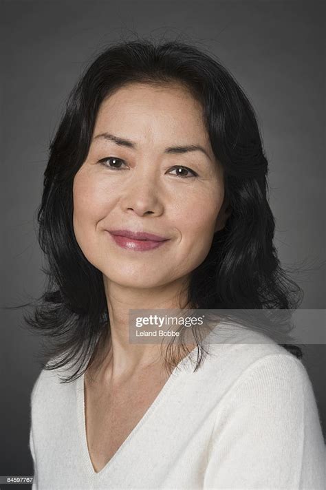 portait of mature japanese woman white sweater ストックフォト getty images