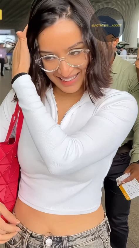 Shraddha Kapoor Sexy Midriff Tease At Airport