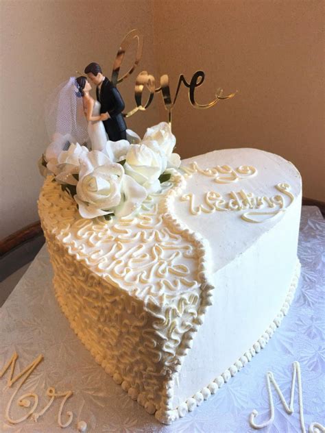 heart shaped wedding cakes small wedding cakes amazing wedding cakes elegant wedding cakes
