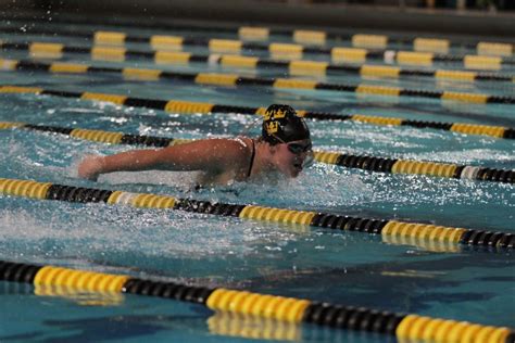 Swimming And Diving Begins Season Both Teams Place Second In Gustavus