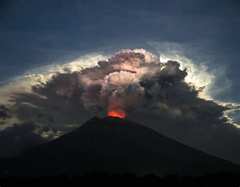 Bali Volcano Is Mount Agung Still Erupting Can You Travel To Bali Now World News