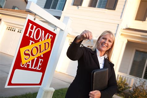 Pialang memiliki setidaknya tiga tahun pelatihan. Common Homeseller Mistakes: Choosing the Wrong Real Estate Agent | SocialPropertySelling.com