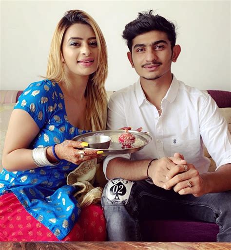 Ankita Dave With Her Brother Viral Video Detectivehon