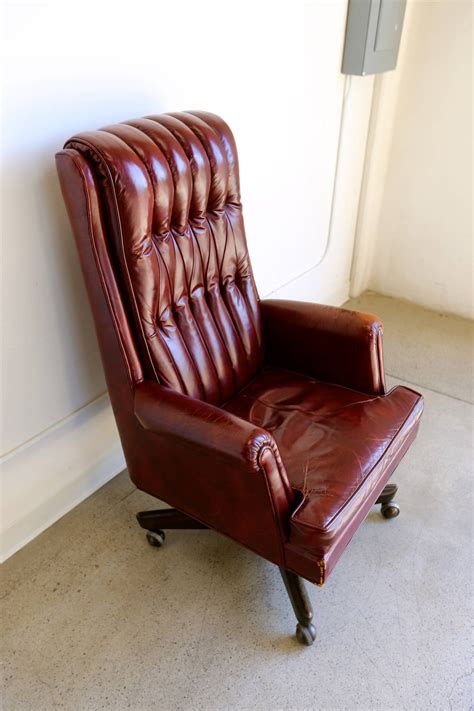Gruga® manager chairs are the perfect functional, affordable and durable chairs for your home or office. Distressed Leather Executive Desk Chair by Monteverdi ...