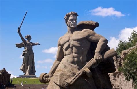 The Biggest Statue In Russia Called Call Of The Motherland Rawesome
