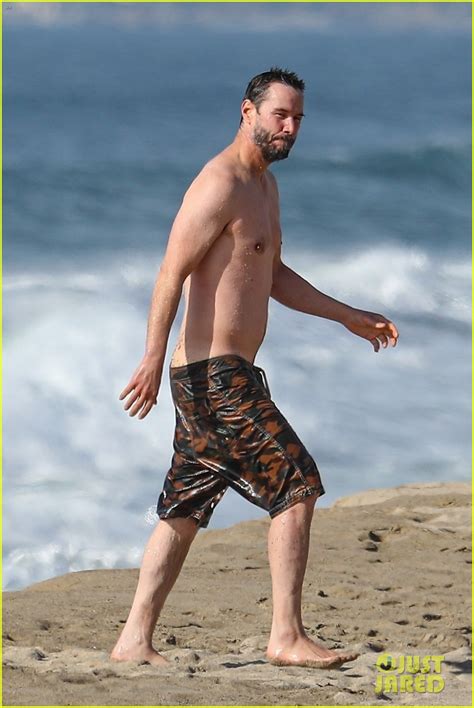 Keanu Reeves Looks Fit Shirtless At The Beach In Malibu Photo 4514876 Keanu Reeves Shirtless