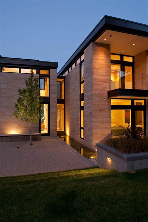 Simak ide desain rumah tropis modern berikut ini! H-shaped house plan inspired by water | Modern House Designs