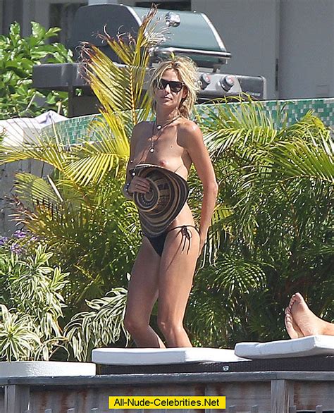Naked Heidi Klum In Beach Babes