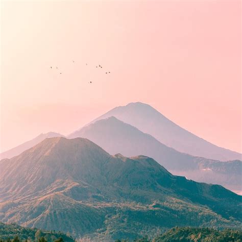 Pastel Pink Skies High Above The Mountains Of Bali 🌄 Photographie