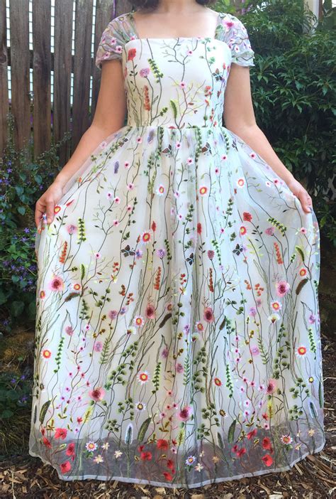 Custom Floral Embroidered Size 8 New Wedding Dress Nearly Newlywed