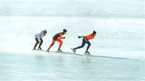 Background Foto Tiga Orang Speed Skating Competition Pagi Gambar