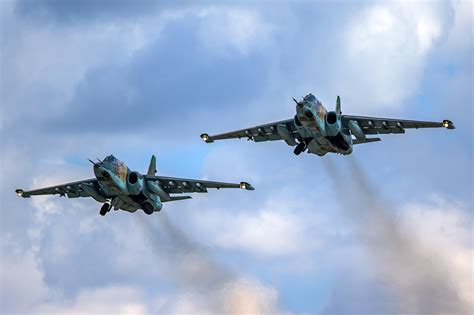 Picture Airplane Sukhoi Su 25 Frogfoot Attack Aircraft 2 Flight