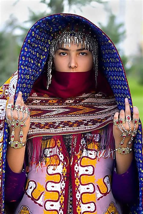 Traditional Wedding Outfits From Around The World Photos Traditional Outfits Fashion