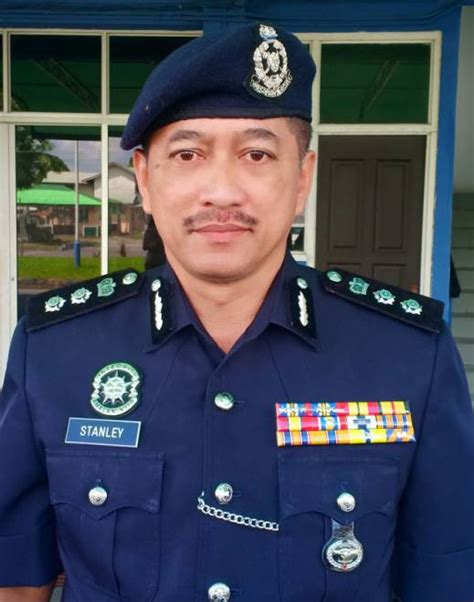 Another word for opposite of meaning of rhymes with sentences with find word forms translate from english translate to english words with friends scrabble crossword / codeword words starting with words ending with words. Dua disyaki salah guna dadah ditahan | Utusan Borneo Online