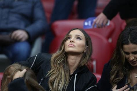 Gdzie nasi piłkarze i ich partnerki pojechali na wakacje? Marina Łuczenko W CIĄŻY?! Żona Wojtka Szczęsnego chce być ...