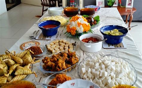 Hari raya kian menjelang tiba. Tips elak pening kepala selepas anjur rumah terbuka | Free ...