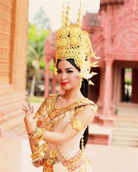 Pin By Ny Oun On Angkor Wat Cambodia Asian Model Girl Angkor Wat