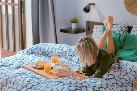 Das bett auf die vorderseite der karte kleben. Hotel Hacks - Tipps und Tricks einer Stewardess - Delia Wings