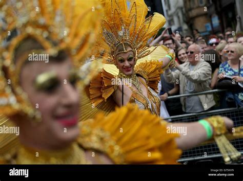 Drag Queens Performing In The Pride In London Parade Hi Res Stock