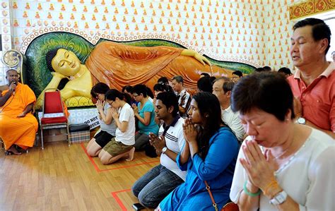 Buddhists pay homage to buddha by commemorating his birth, death and this special day bring buddhist throughout the country together. Have faith | Wesak Day 2014 Celebration | Foto | Astro Awani