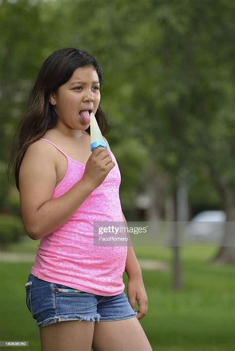 Portrait Of Preteen Girl Having A Popsicle Outside Bildbanksbilder