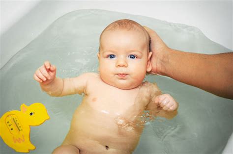 Bathe your baby 2 to 3 times a week. How to bathe a baby in 9 easy steps - CaptainMums