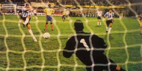 El argentino lionel messi gesticula de dolor durante la semifinal del torneo de fútbol de la copa américa conmebol 2021 contra colombia, en el estadio. VIDEO | Goles y penales en Colombia VS Argentina por Copa América Paraguay 1999 - Martín Palermo ...