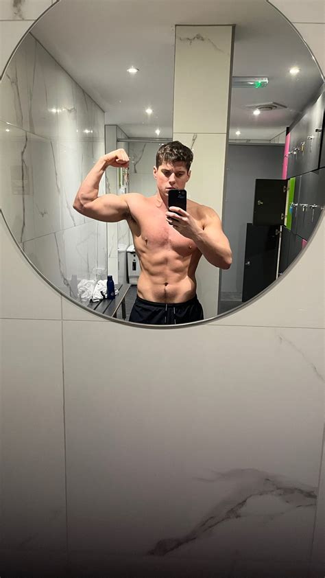 Hollyoaks Off The Charts Lewis Cope Shirtless On Insta Story