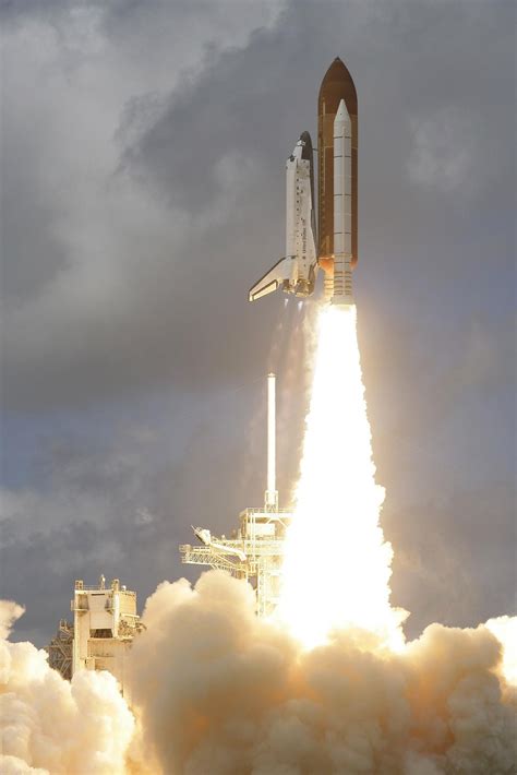 Space Shuttle Free Stock Photo The Space Shuttle Lifting Off 14739