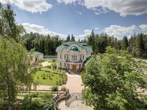 46 Million Estate In Moscow Russia With Two Mansions Homes Of The Rich