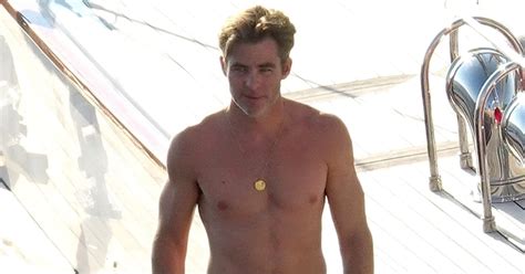 Chris Pine Shirtless In Italy Pictures August 2018 Popsugar Celebrity Uk
