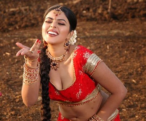 Poorna Hot Navel And Cleavage Pics Sexy Malayalam Actress Navel Show The Best Porn Website