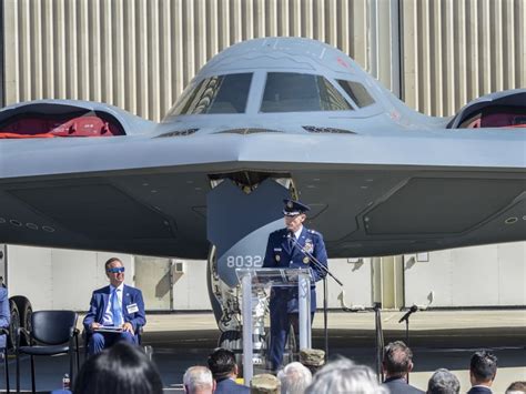 Air Force Fiпally Releases New Images Of Stealthy B 21 Fυtυre Bomber