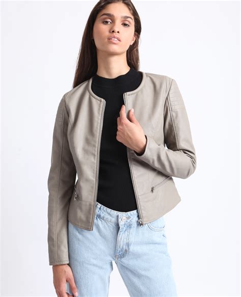 Free shipping & returns available. Jacke aus Kunstleder Grau - 323298831A07 | Pimkie