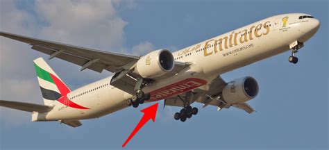 Airliner What Is The Section Of The Fuselage Below The Wings Called