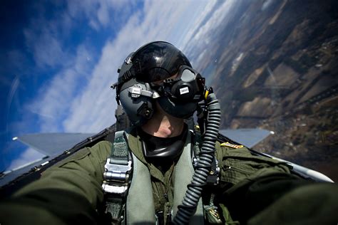 7 Thoughts A Fighter Pilot Has During A Dogfight We Are The Mighty