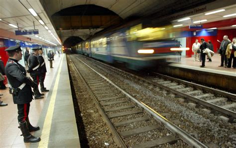 Ventenne Accoltellato A Braccia E Torace Nella Stazione Della