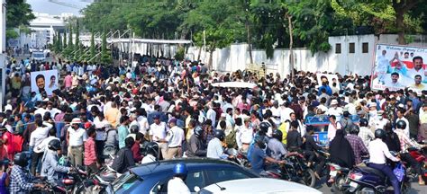 Praja Vaani ప్రజావాణికి భారీగా తరలివచ్చిన ప్రజలు A Large Number Of