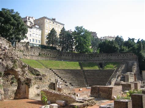 File:Teatro Romano di Trieste 2.jpg - Wikimedia Commons