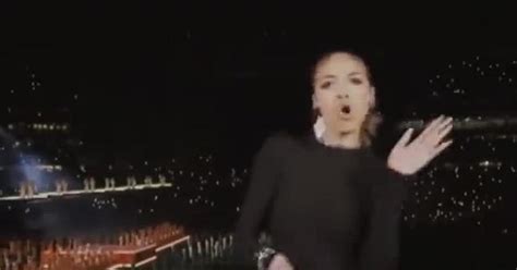 In Video Rihanna S Sign Language Interpreter Is The Unexpected Super Bowl Star
